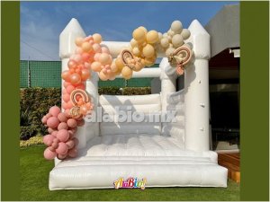 Renta de inflables blancos